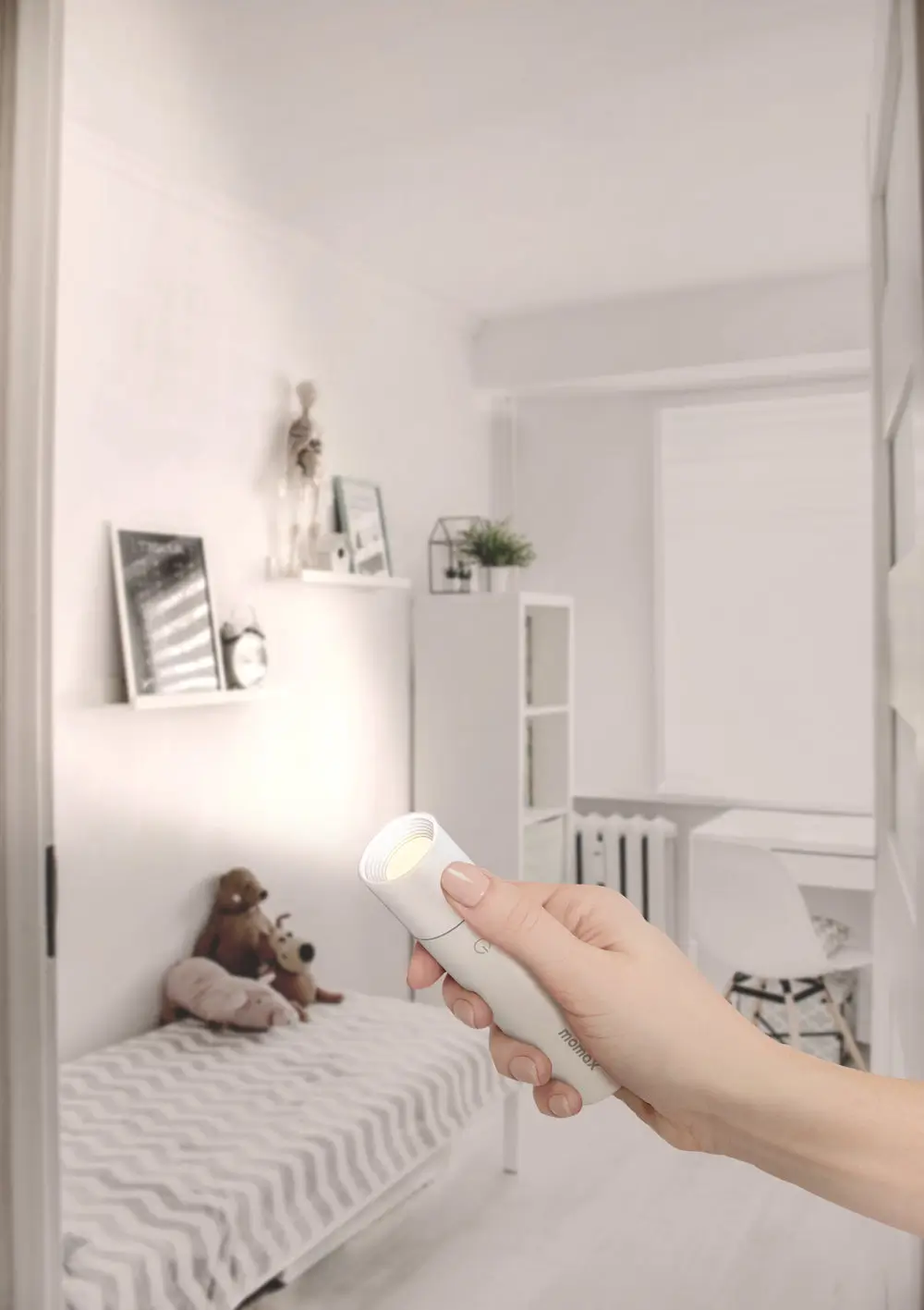 Momax QL12 SnapLux portable LED night light